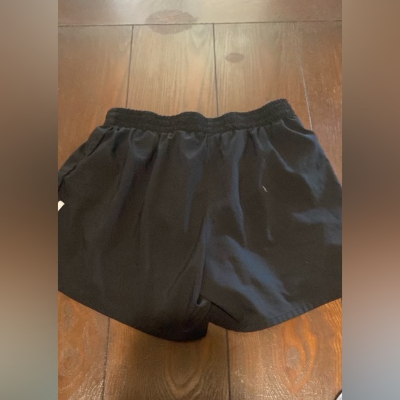 Women’s adidas shorts - Picture 3 of 4